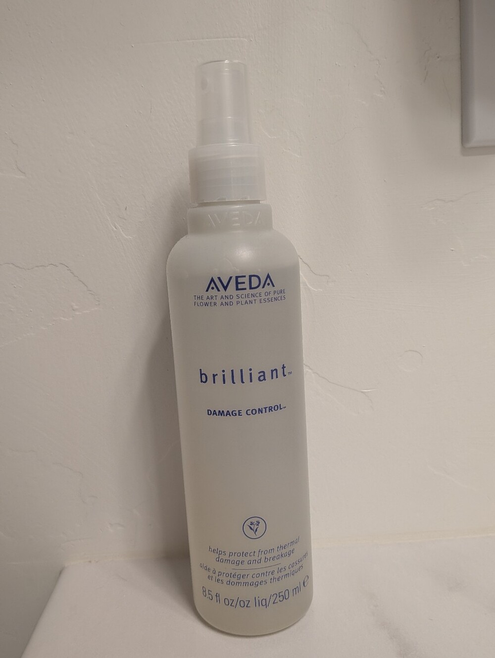 AVEDA Brilliant Damage Control Spray